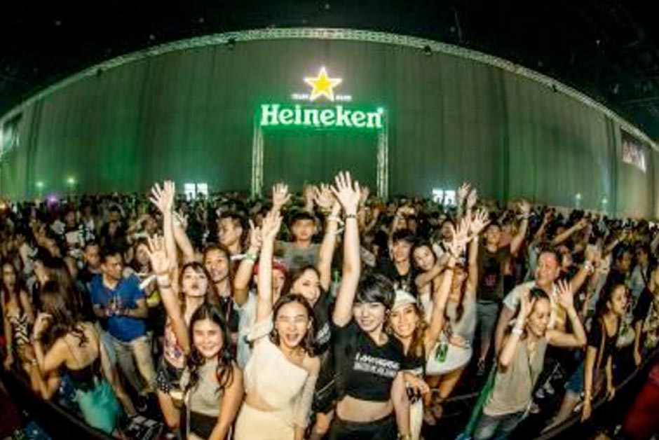 สีสันความสนุกของผู้เข้าร่วมงาน